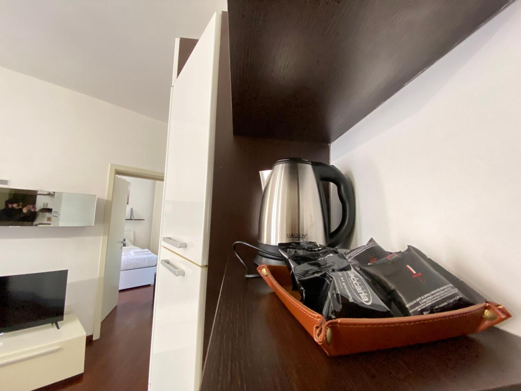 Avantgard Rooms Western Station Bologna Esterno foto