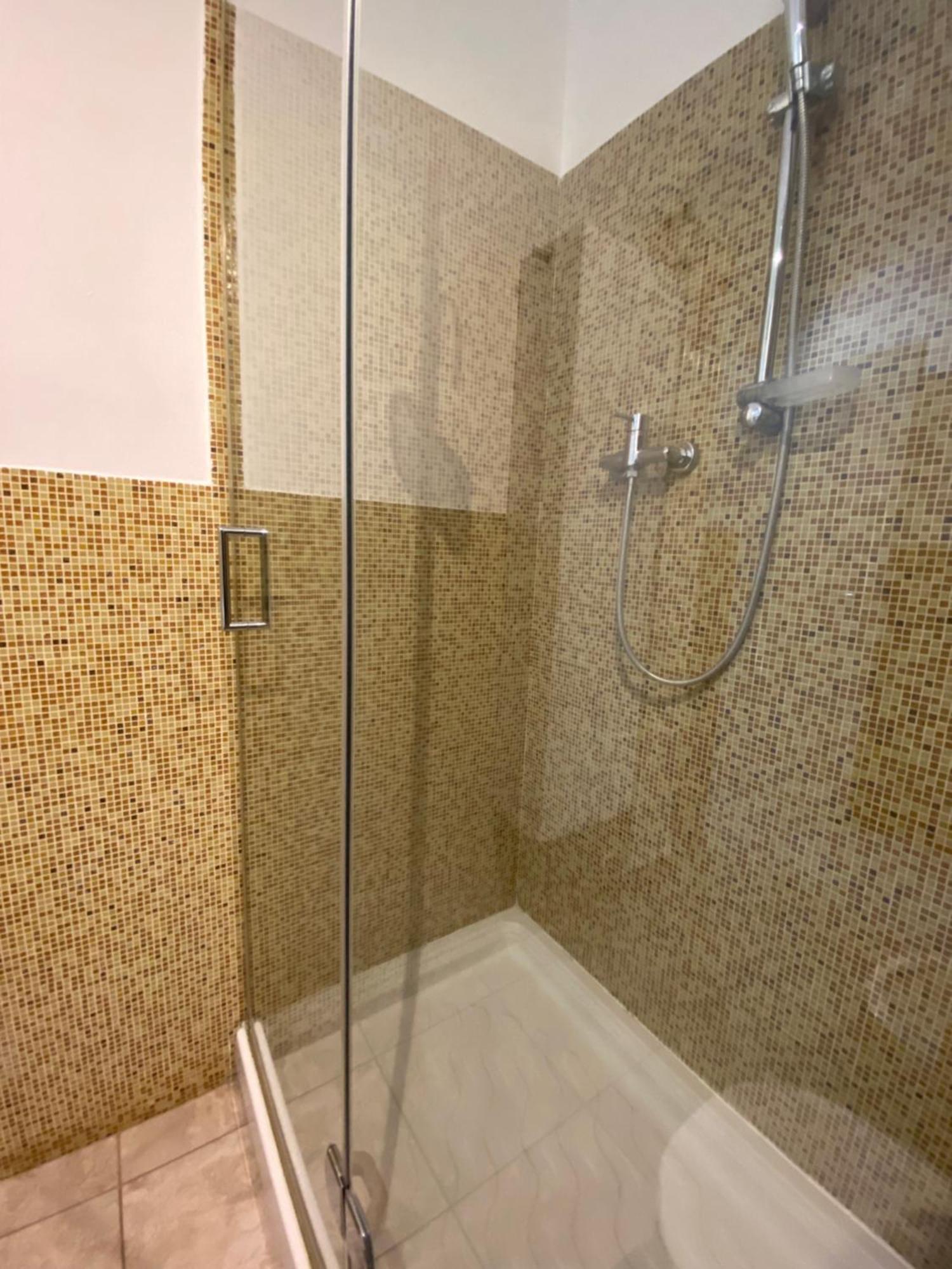 Avantgard Rooms Western Station Bologna Esterno foto